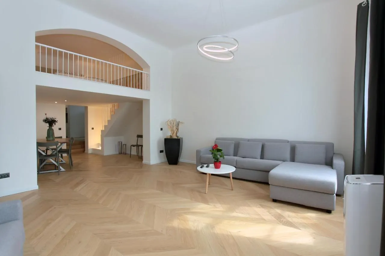 The Apartment House - Mezibranska Praha