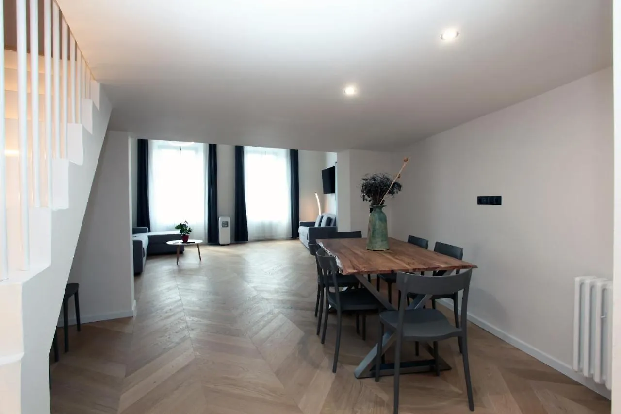 The Apartment House - Mezibranska Praha