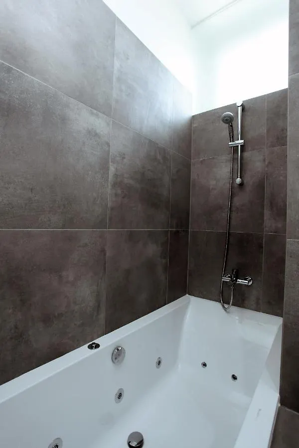 The Apartment House - Mezibranska Praha